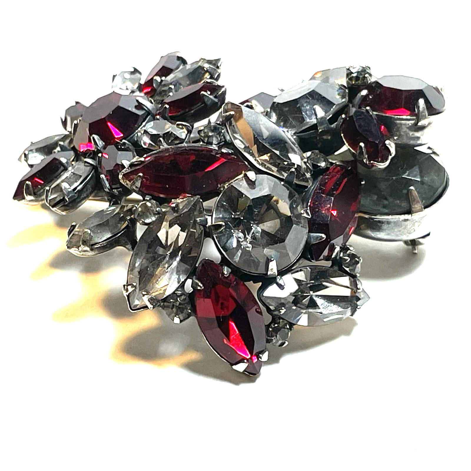 VINTAGE WEISS UNSIGNED SILVER TONE RUBY RED RINESTONE CLUSTER DOME BROOCH