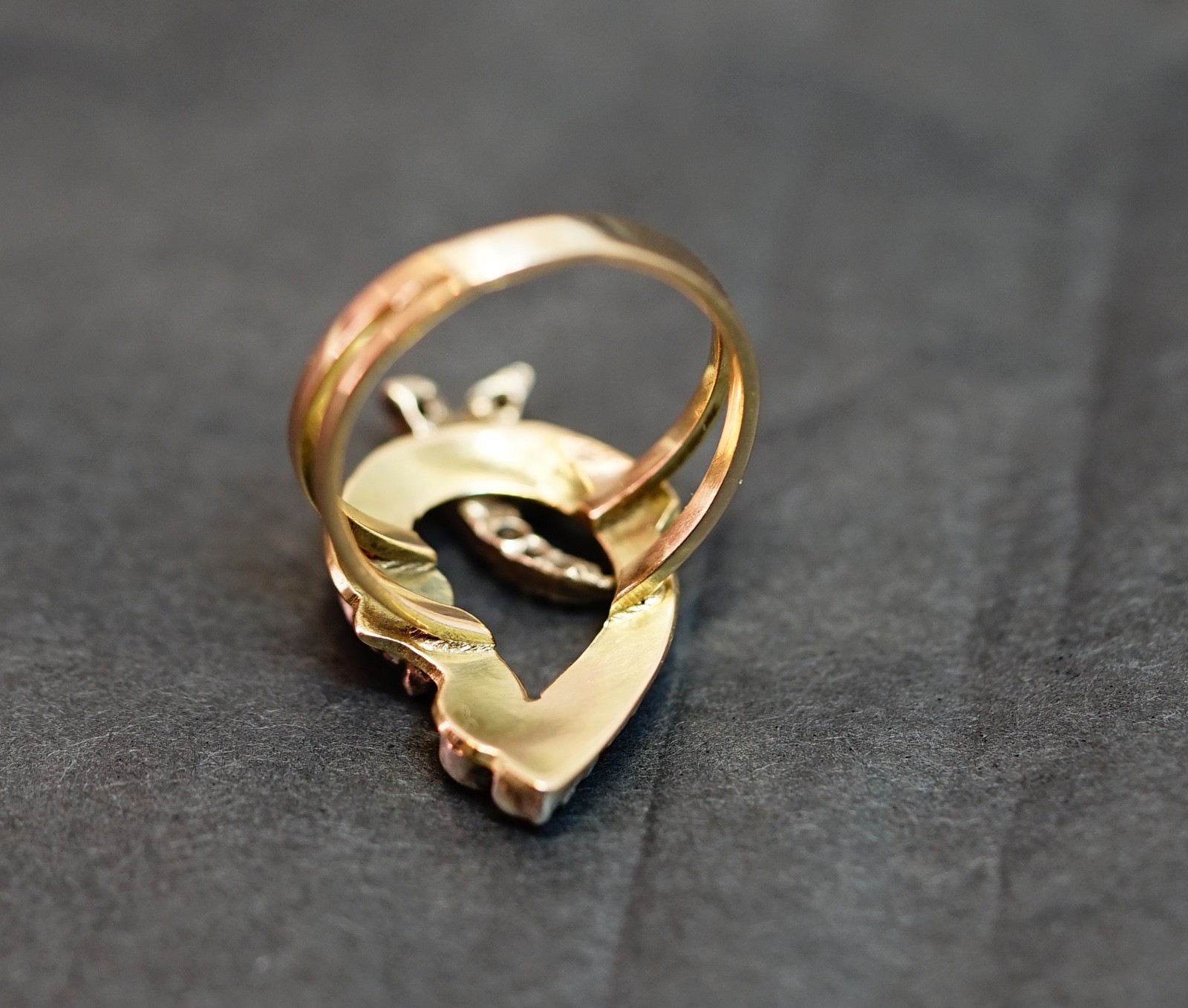 19c. Victorian 14K 585 Yellow Gold Ring Diamonds Spades Leave Splint Shanks