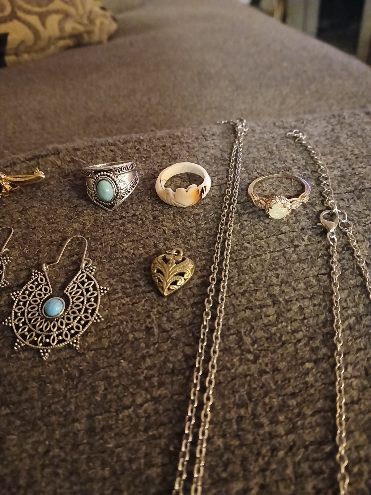 Vintage jewelry lot, Rings, Bracelets, Necklaces , Watches, earrings etc. 21 pc.