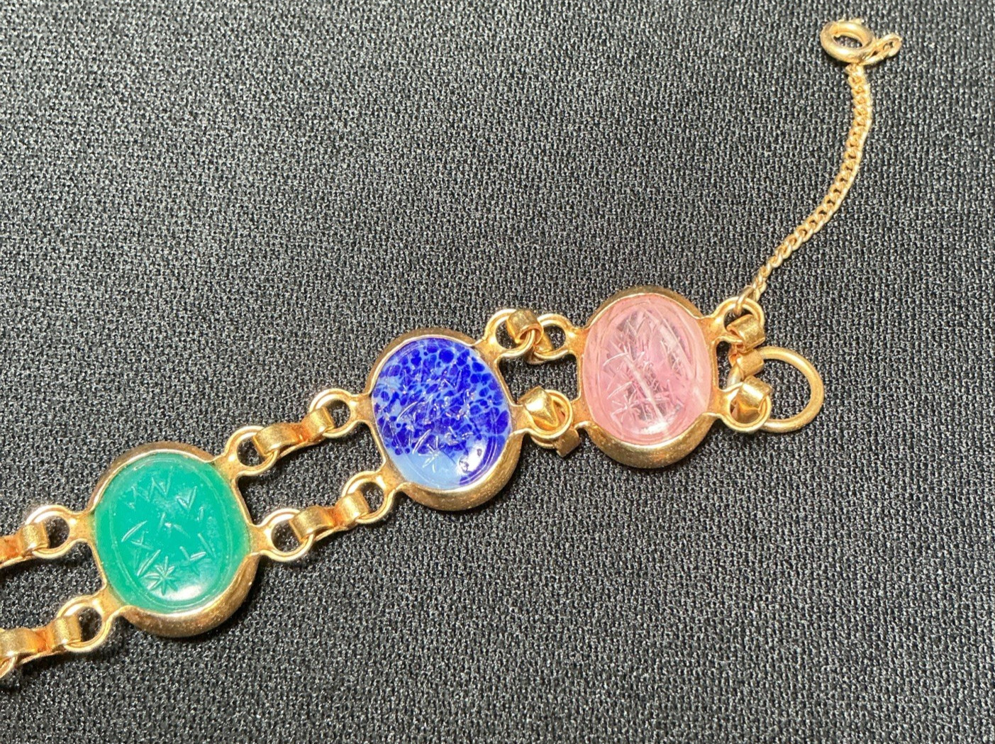 Vintage Gold Tone Multicolor Oval Gemstone Charm Bracelet Scarab Unsigned 7.5″