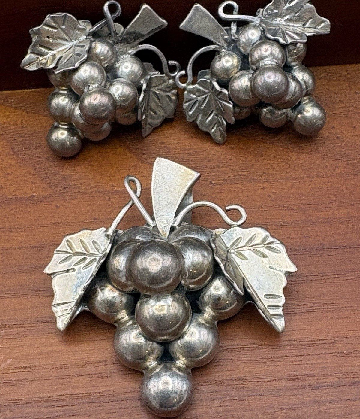 Vintage Taxco Mexico 925 Sterling Silver Grape Broch/Pendant Earring Set 30g