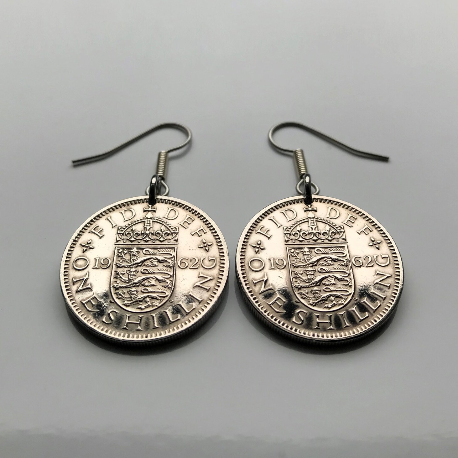 1962 England UK 1 Shilling coin earrings English shield 3 lions London e000404