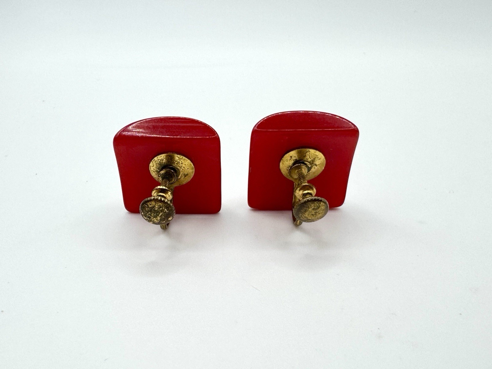 Vtg 40s Cherry Red BAKELITE Rectangle Square Domed Screw Back Earrings TESTED 1”