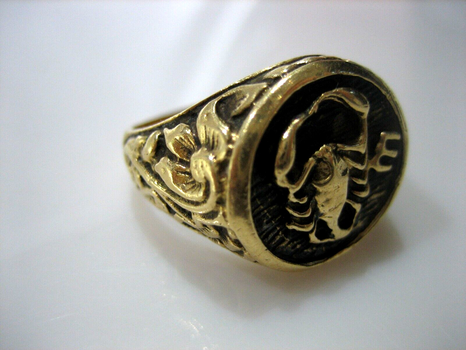 STUNNING VINTAGE 14K YELLOW GOLD SCORPIO FLOWER SIGNET RING 10.9 GRAMS SIZE 9.5