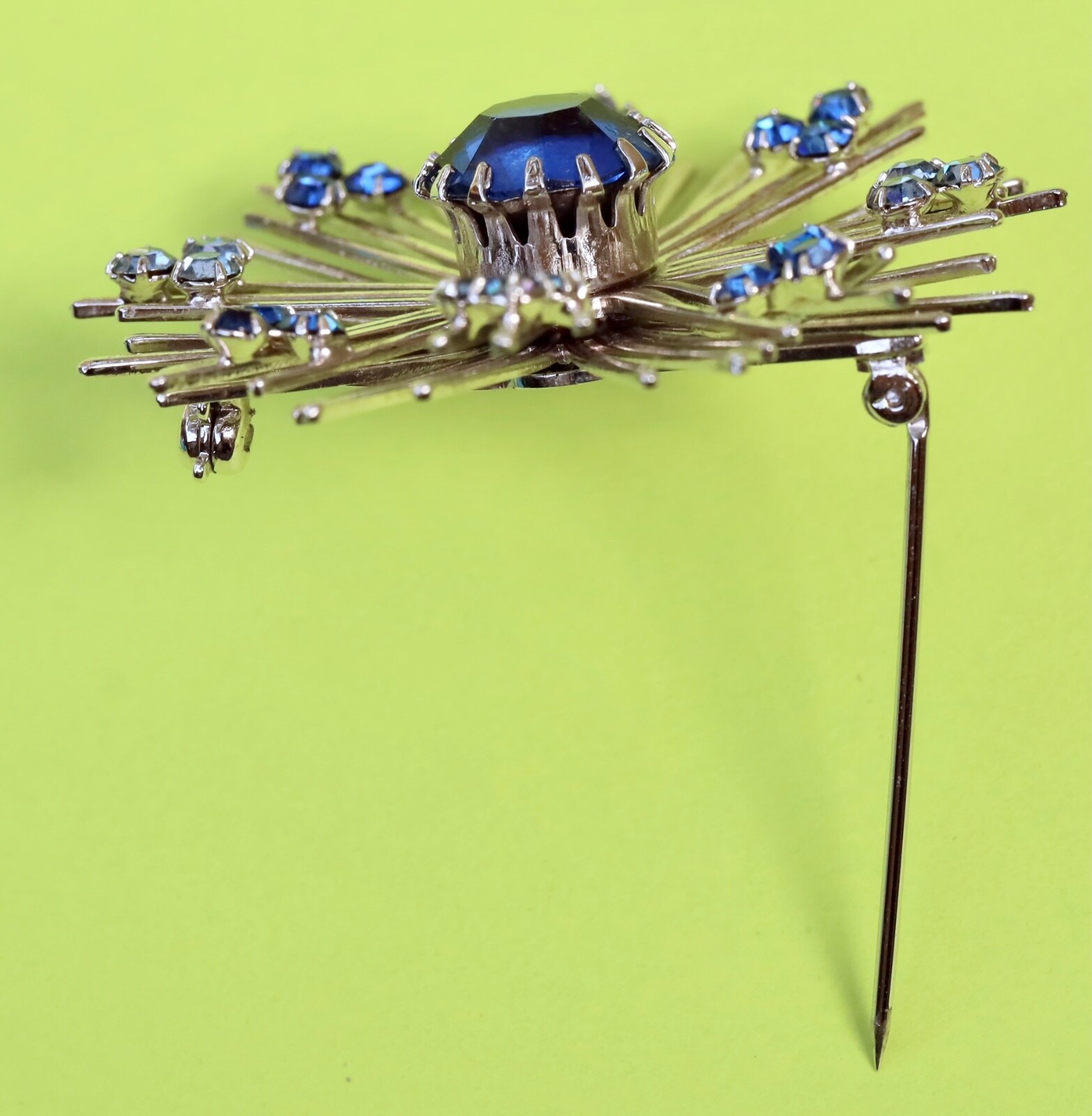 Sarah Coventry Signed “Coventry” Silver Tone Starburst Brooch Blue Rhinestones