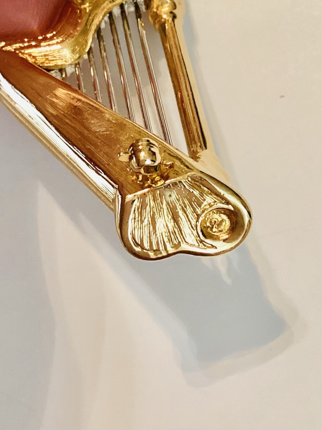 Swarovski Swan Signed Beautiful Gold Tone Crystal Rhinestone Harp Brooch 💛