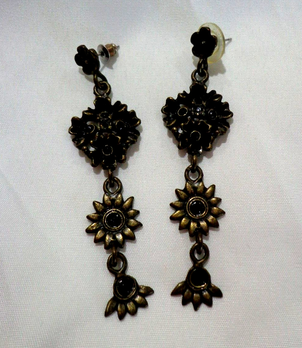 VTG HEAVY VICTORIAN LOOK BRASS EARRINGS MARKED EH BLACK FAUX STONE 3″