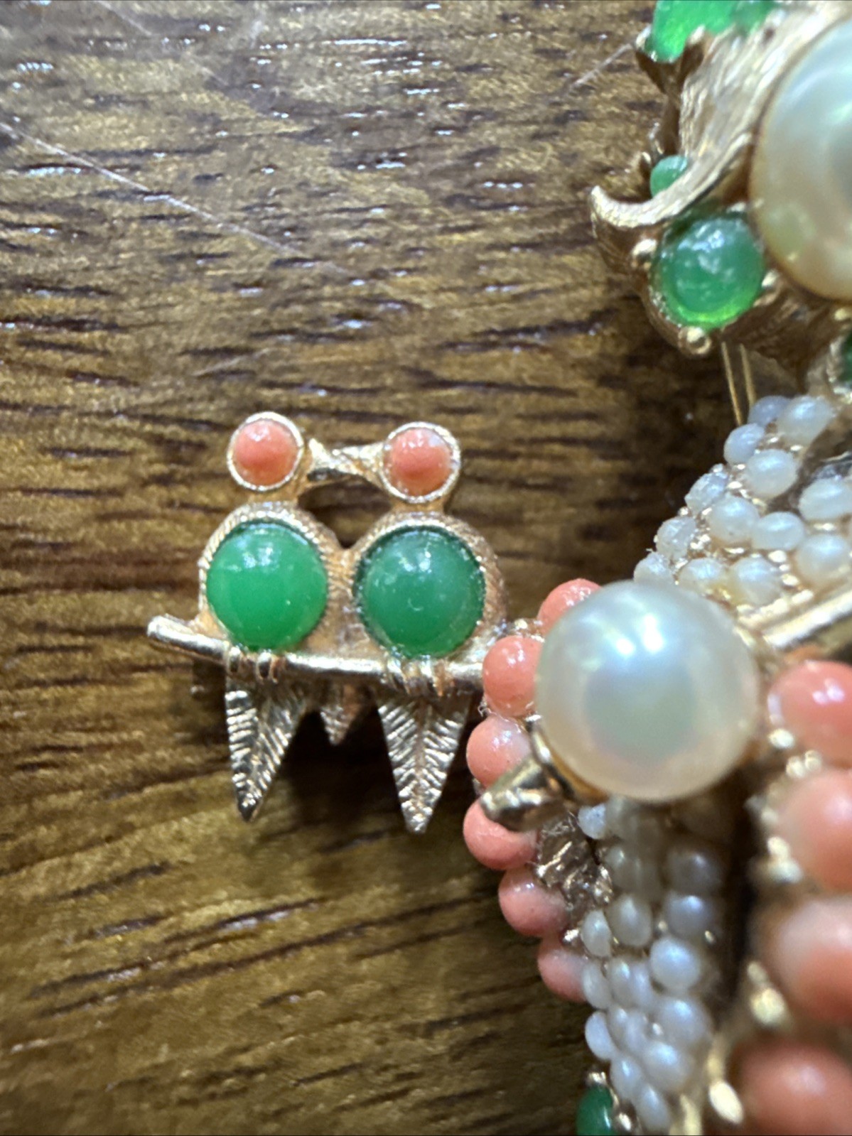 RARE CINER GOLD TONE TURQUOISE CABOCHONS RHINESTONE ASIAN WOMAN W/ BIRDS BROOCH