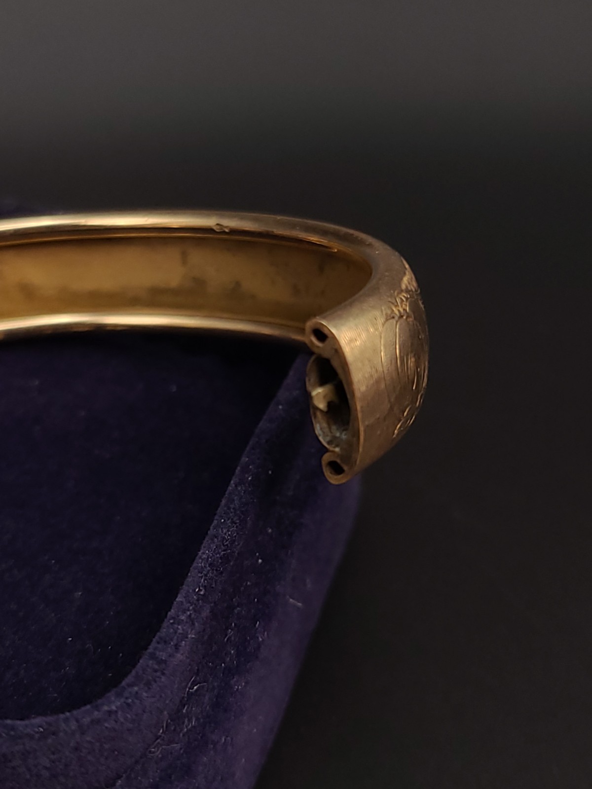 Antique Victorian Gold Filled Engraved Floral Hinged Bangle Bracelet 18cm