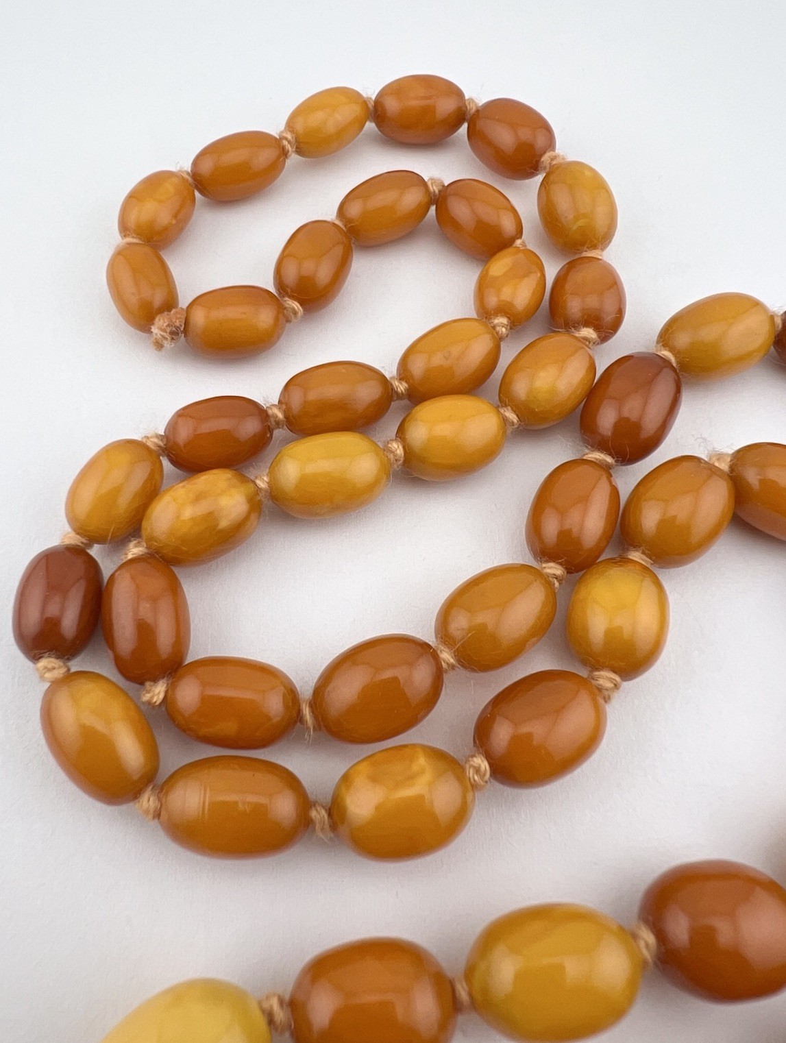 62.4g – Antique Butterscotch Egg Yolk Baltic Amber Swirl Round Bead Necklace 34″