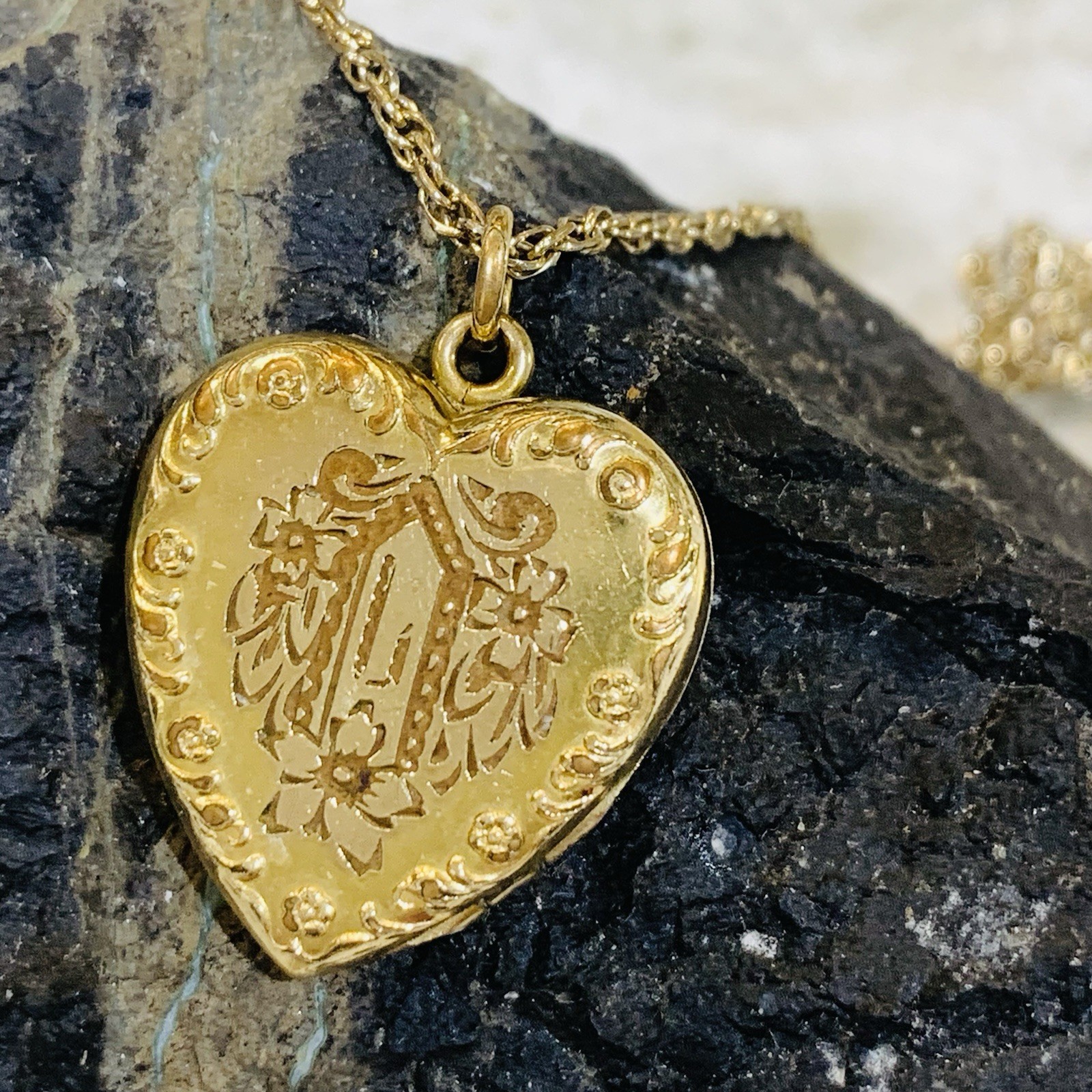 ANTQ HEART LOCKET Necklace 12K GOLD FILLED 8.58gr Art Nouveau .75” House 20”