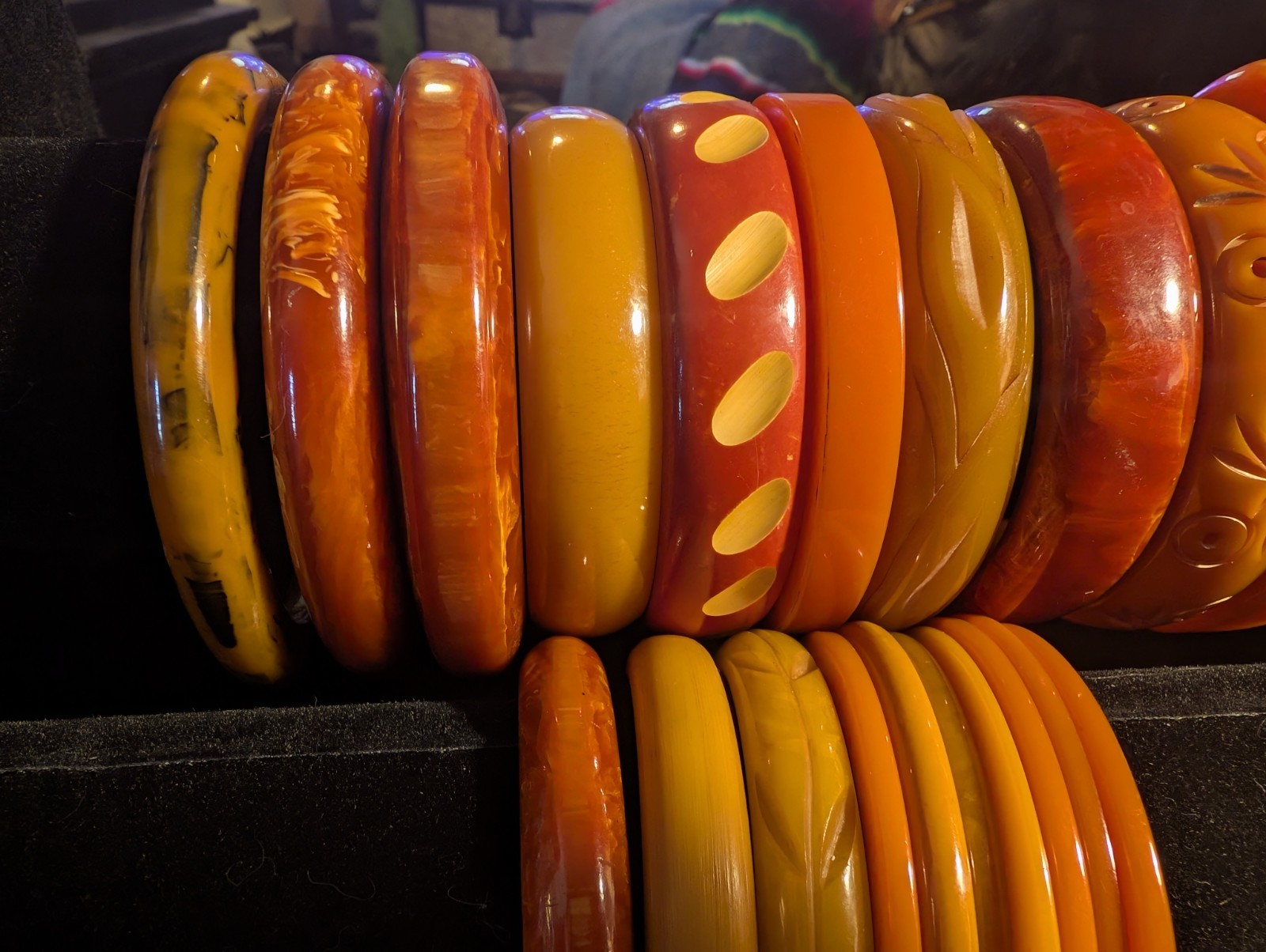 20 Vintage Bakelite Orange Bracelets! Carved – End Of The Day – Awesome Lot!