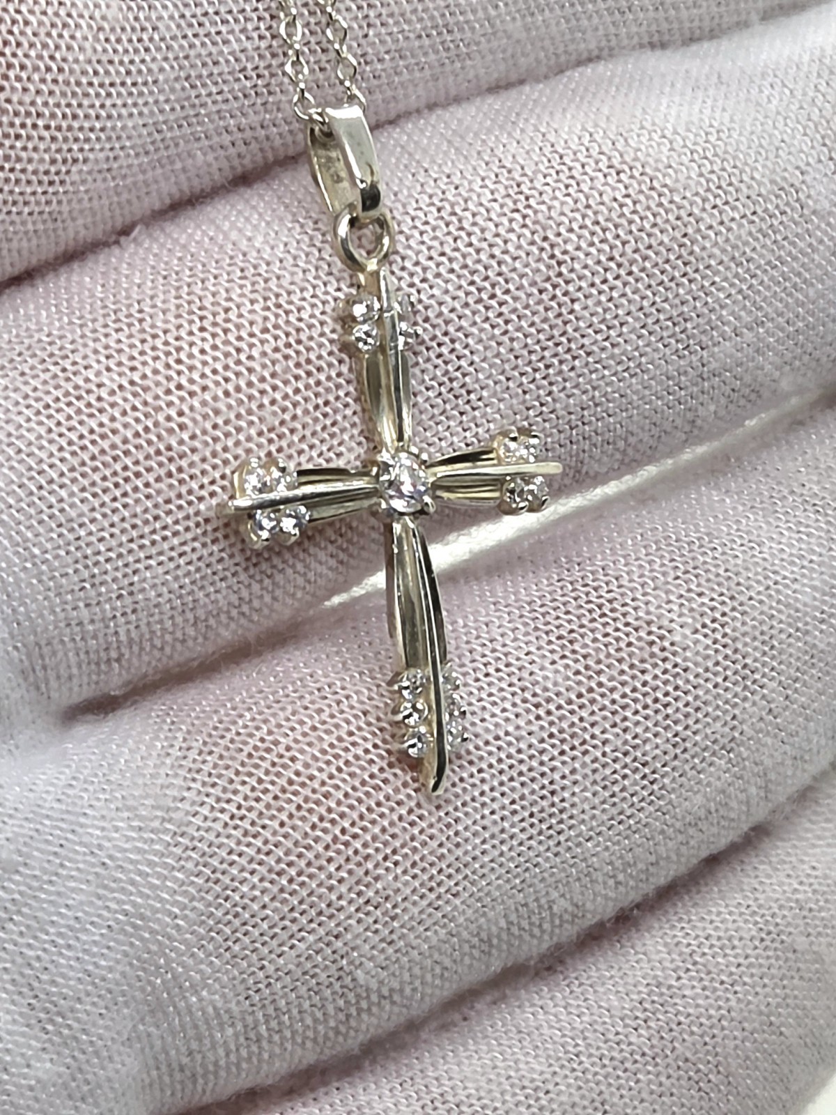 Vintage Avon Sterling Silver 925 Cubic Zirconia Cross Pendant Chain Necklace 19″