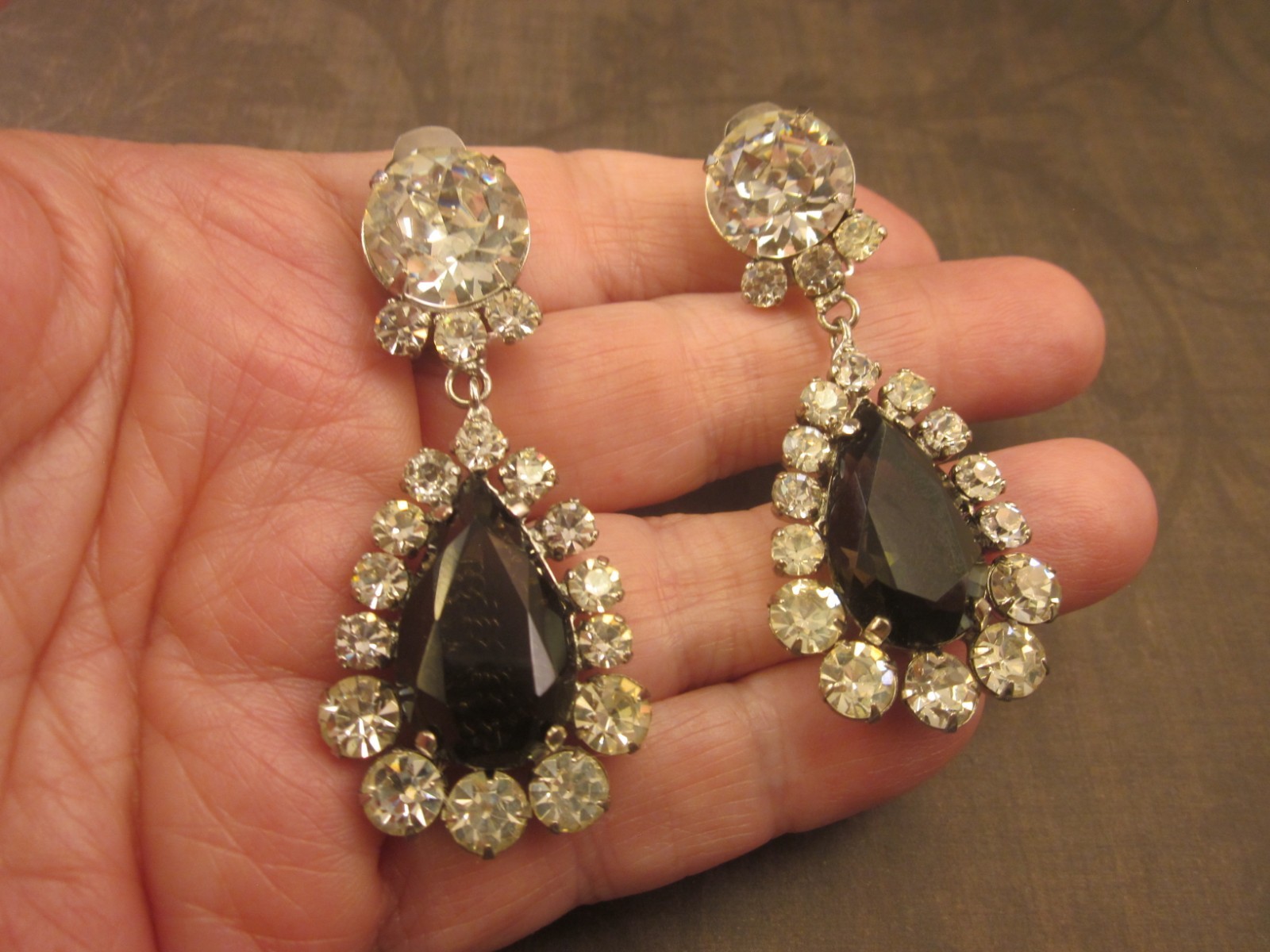 VTG Signed Schreiner New York Dangle Clip-On Earrings-Gray/Black & Clear Stones