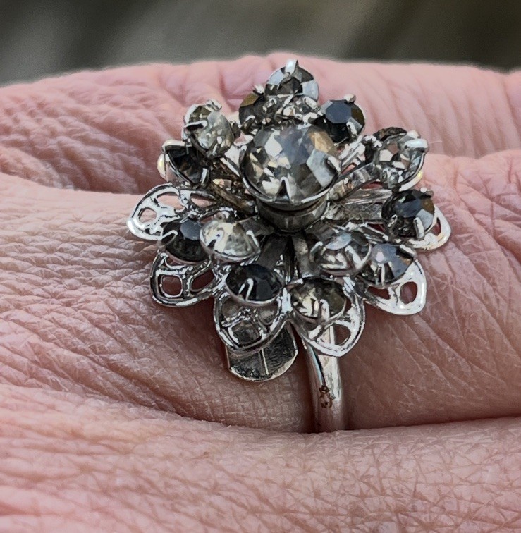 Vintage Sarah Coventry Ring Tiered Flower Clear & Dark Grey Rhinestones Silver