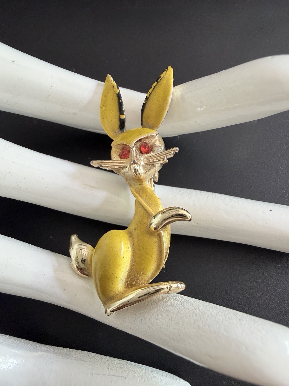 Mid Century Yellow Enamel Bunny Rabbit Brooch Red Rhinestone Eyes Whiskers Vtg