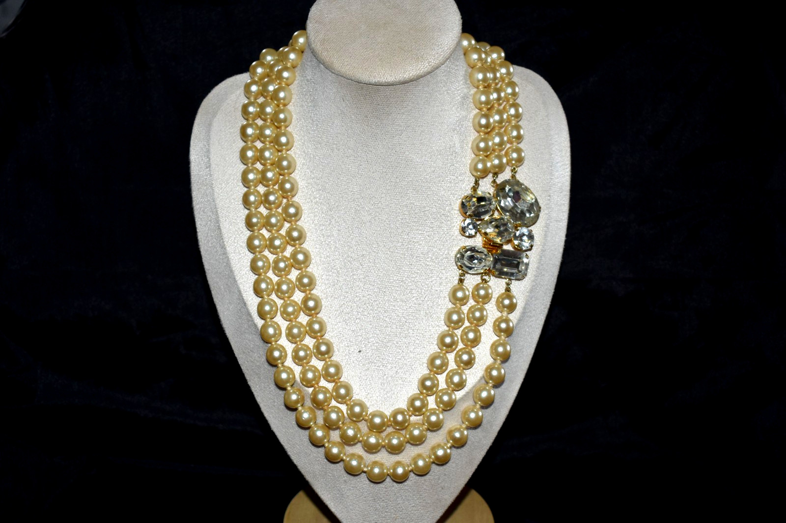 Vintage UNBRANDED Cream Faux Pearl 3 Strand Necklace Clear Glass Stones 20” B1