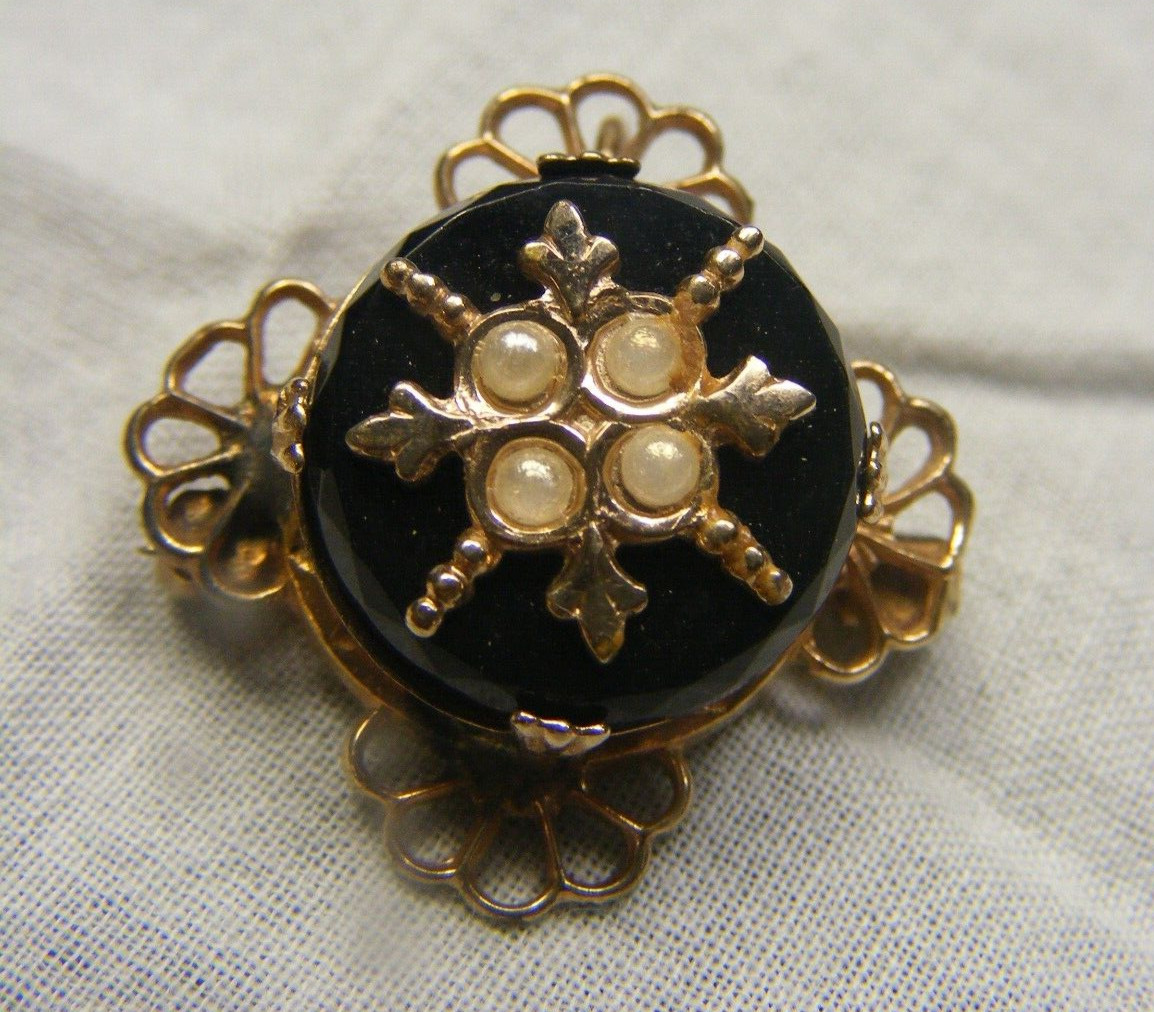 Vintage Victorian Era Style 1″ Pendant Pin Black Cut Stone Seed Faux Pearl