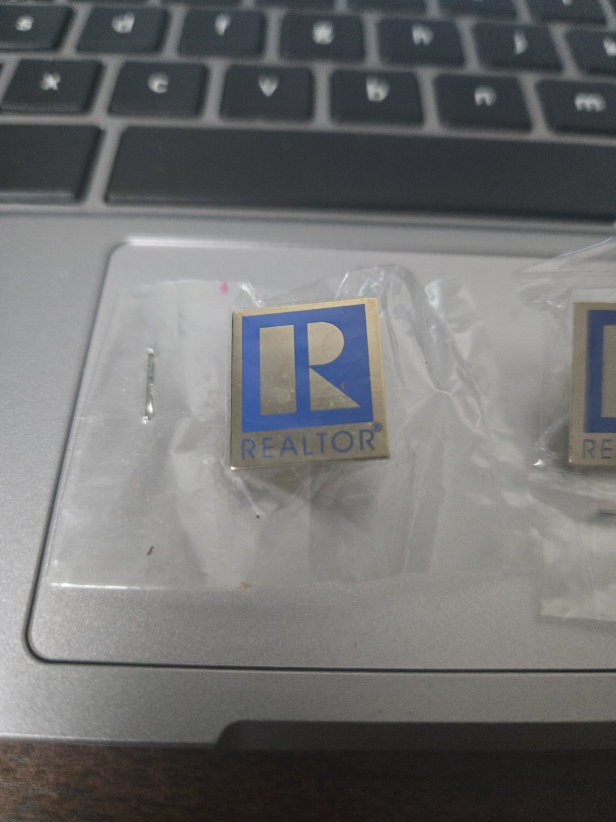 Realtor R Tie Tack Enamel Service Lapel Pin Badge Blue Enamel Real Estate Sales