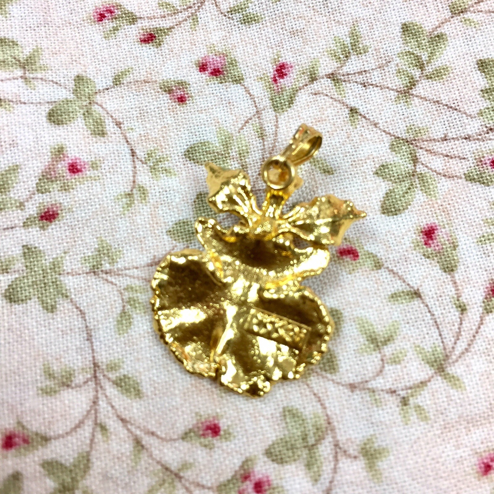 Risis 3i Natural Orchid Oncidium Small Pendant Charm Gold Plated Black 1 1/8″