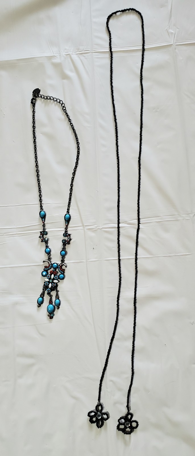 Lot of 2 Necklaces Pre-owned