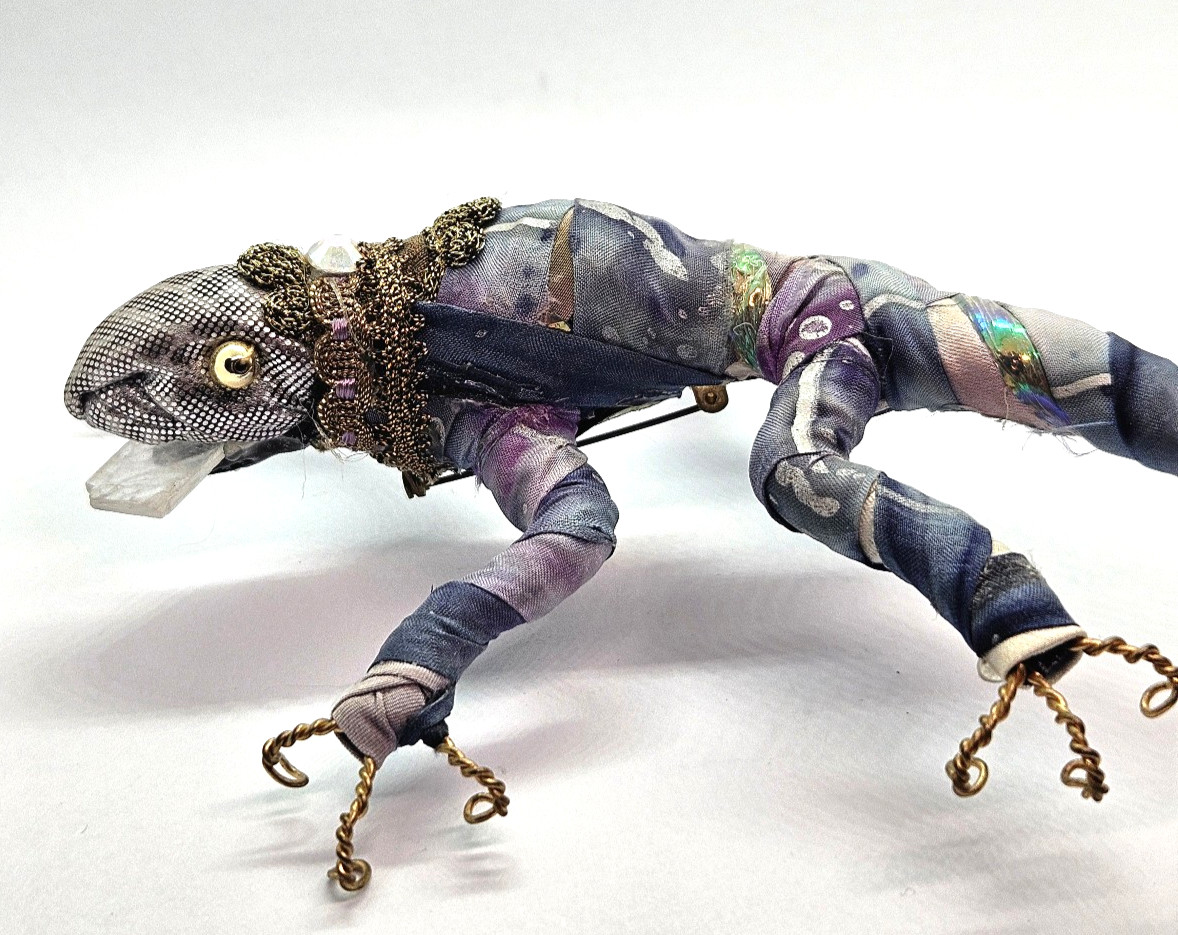 Amazing SANDRA KLINK Wondrous Creatures Lizard Reptile Brooch Art Pin Fabric 8″