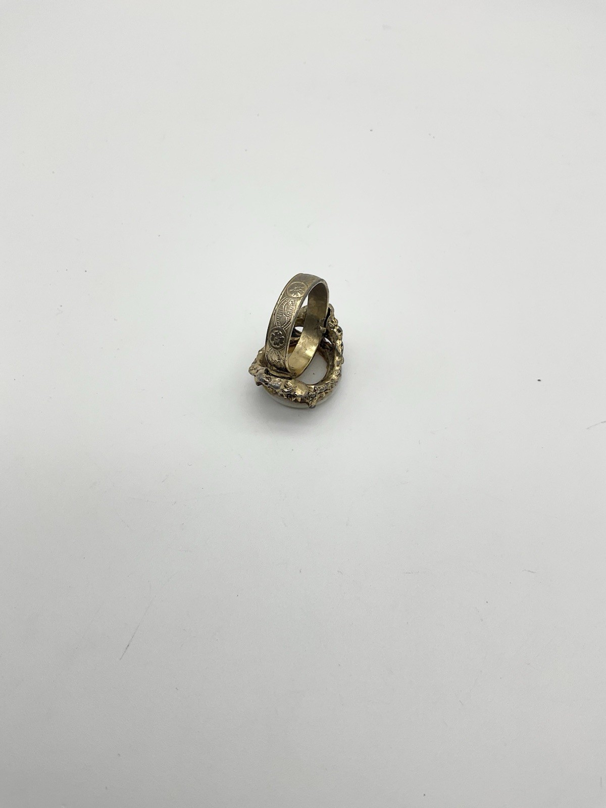 Vintage Gold tone Ring With A Hand Painted￼Stone With A Floral Design!!Y1