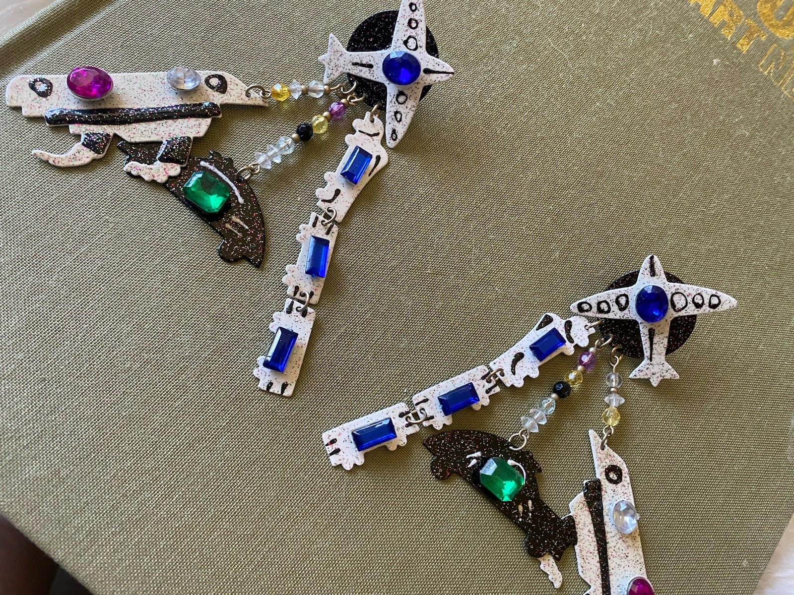 RARE VTG 80s AIRPLANE Travel Theme Statement Earrings Jewel Glitter Hipster CAMP
