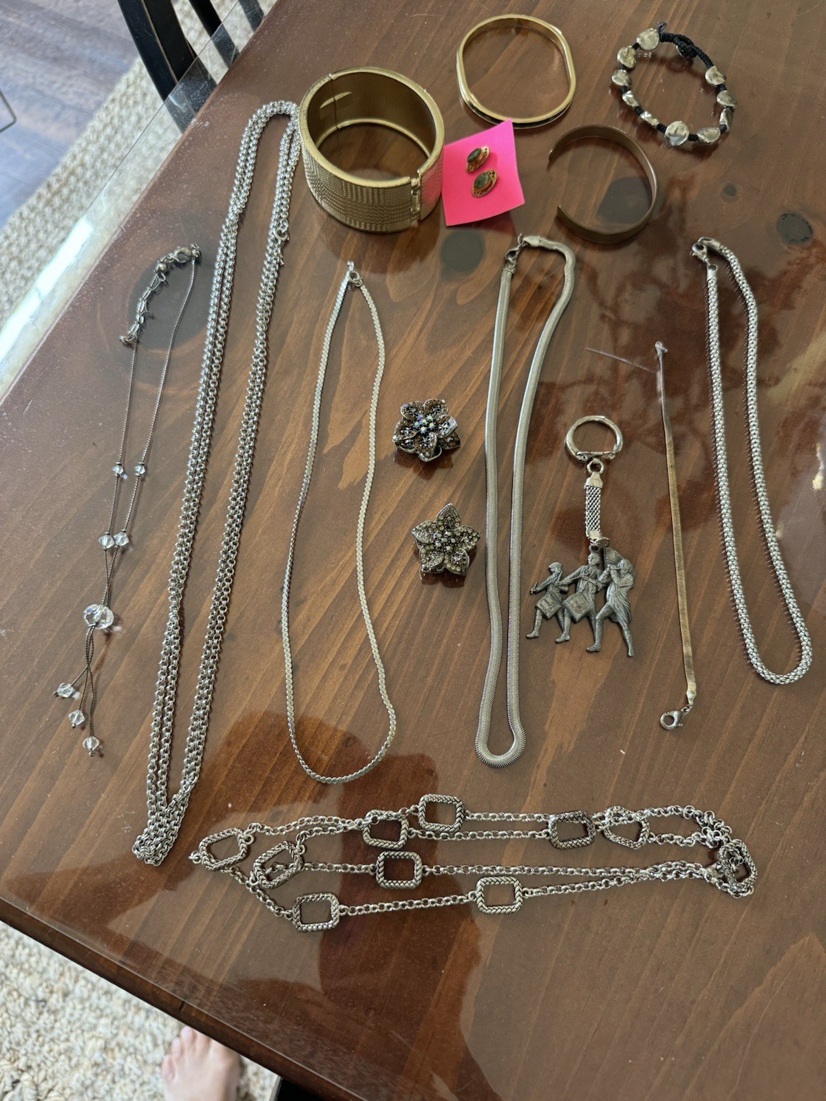 Lot Vintage Costume Jewelry Lot Necklaces, Bracelet Rings Etc