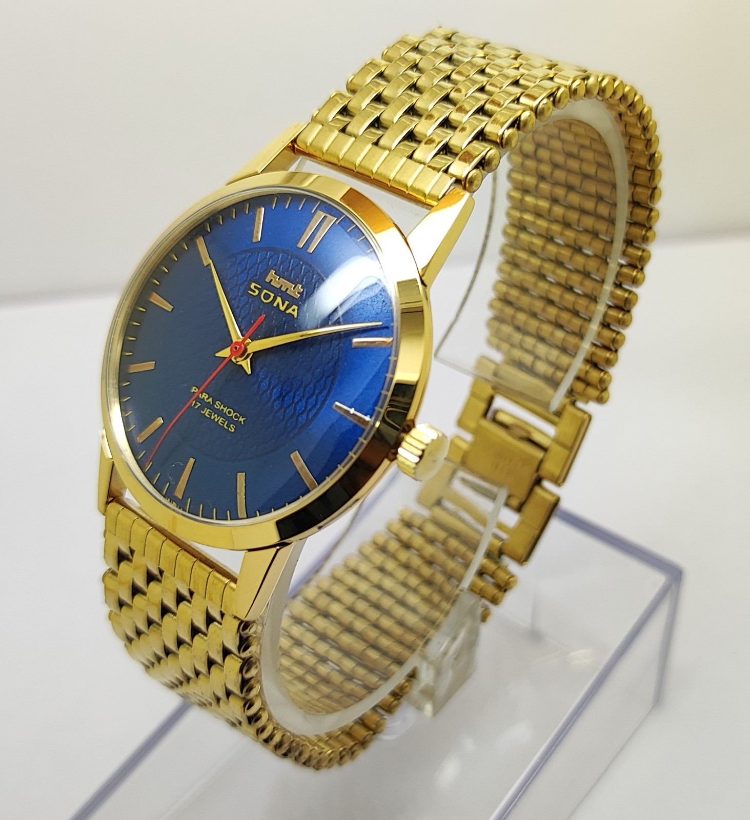 Vintage Hmt Sona Blue Dial 17 Jewels Para Shock Mechanical hand winding Watch