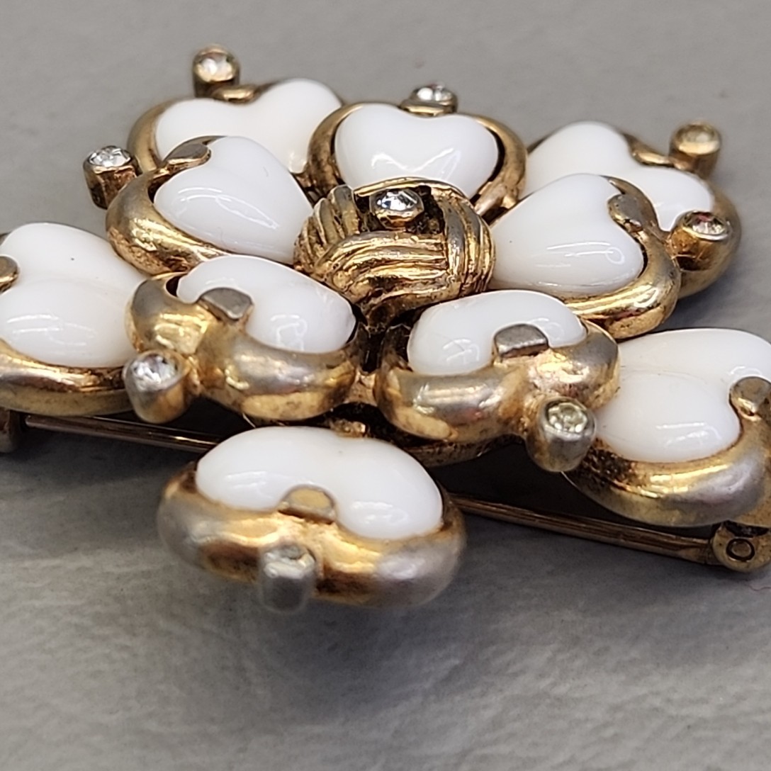 Vintage Mazer Bros Flower Brooch White Glass Molded Gold Tone 1 5/8″