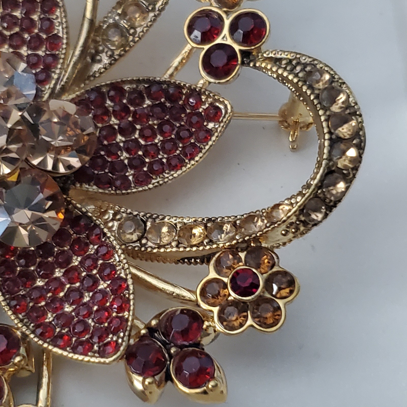 Avon 35th Anniversary 2006 Rhinestone Flower Brooch with coordinated earring set