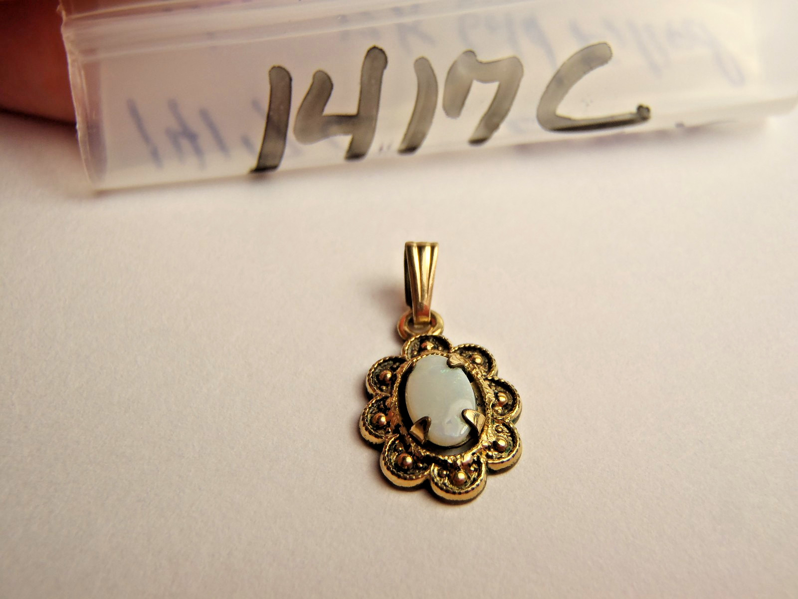 1/20th 12K Gold Filled Opal Pendant 18MM X 9MM VINTAGE