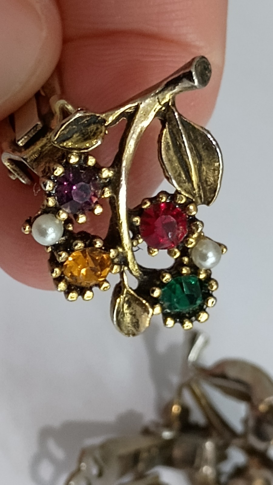 Estate Vtg Multicolor Rhinestone Pearl Gold Leaf Plant Clip on Earrings TOTYg 1″