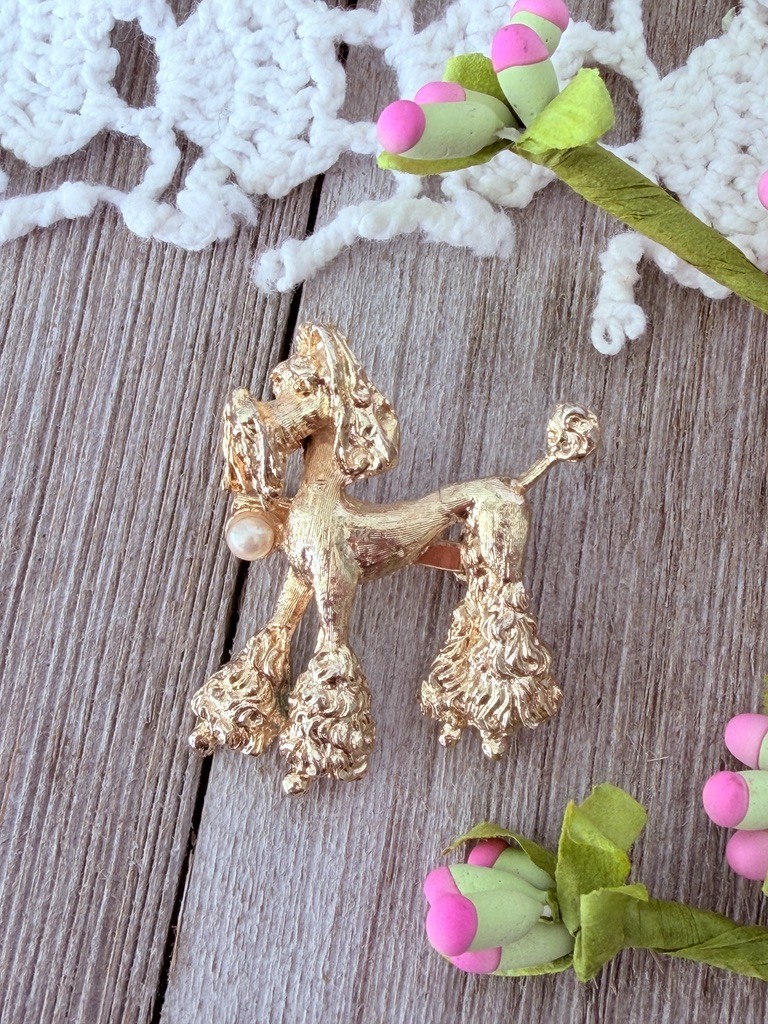 Vintage Gold Tone Poodle Dog Brooch Pin Faux Pearl Collar Figural Unsigned