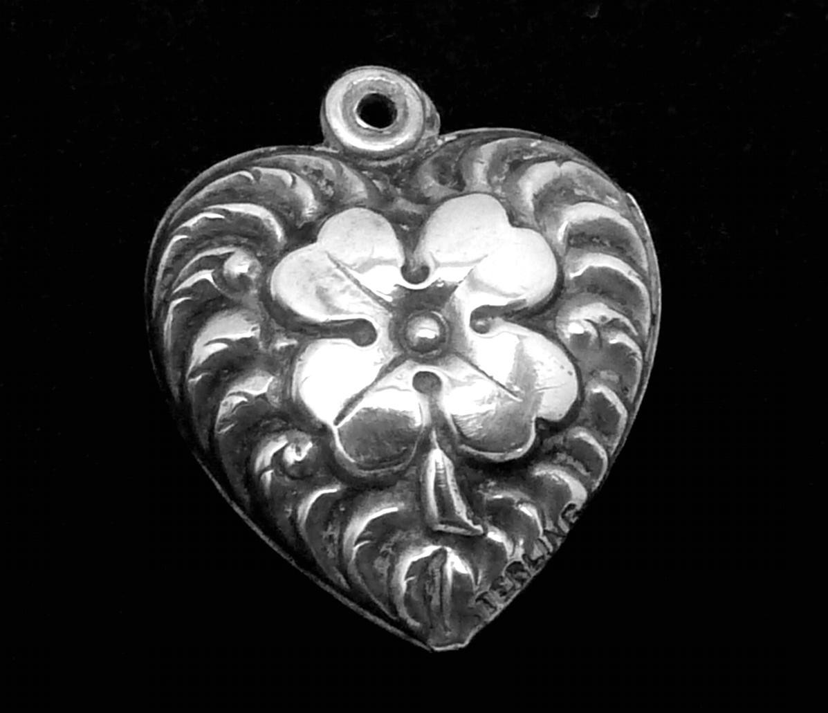 Vtg Sterling Silver Ornate 4 Leaf Clover Luck Puffy Heart Charm Pendant 27431