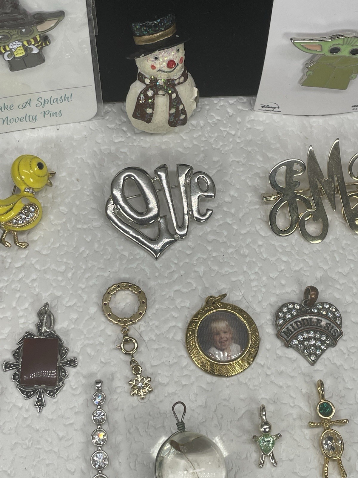 Brooches Pins Key Chain Assorted Shapes Sizes Colors & Materials Jewelry Lot