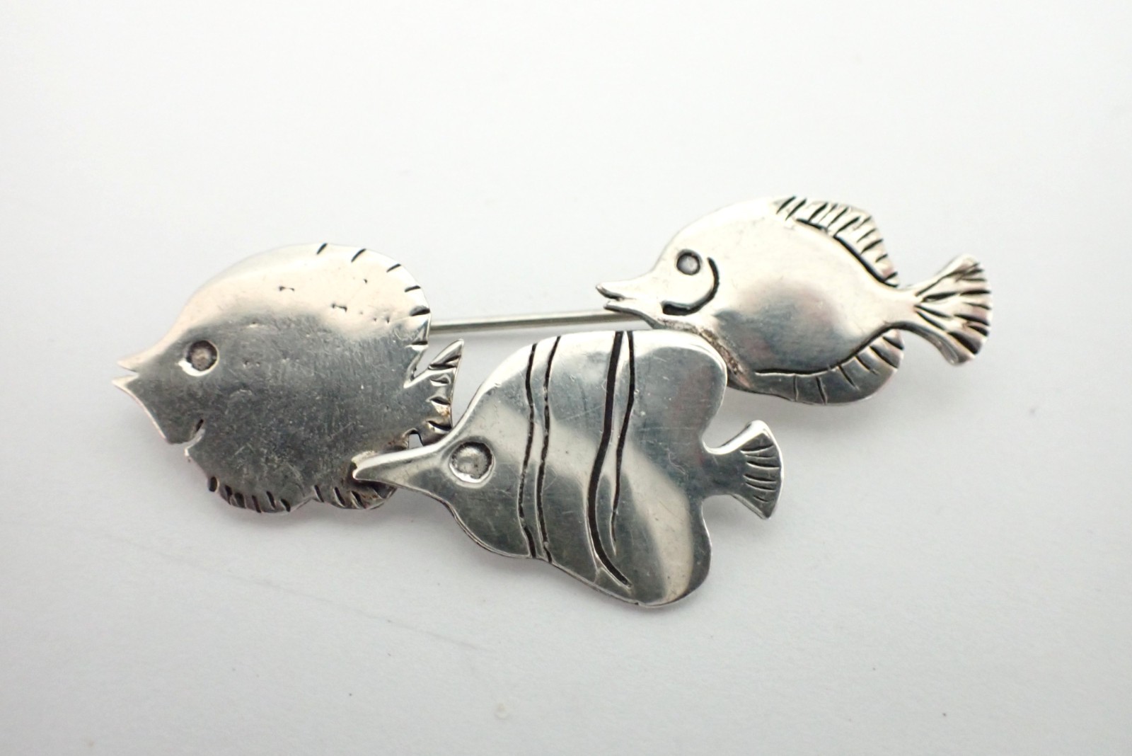 Vintage Signed Great Falls Metal Works Sterling Silver 3 Fish Brooch GFMW