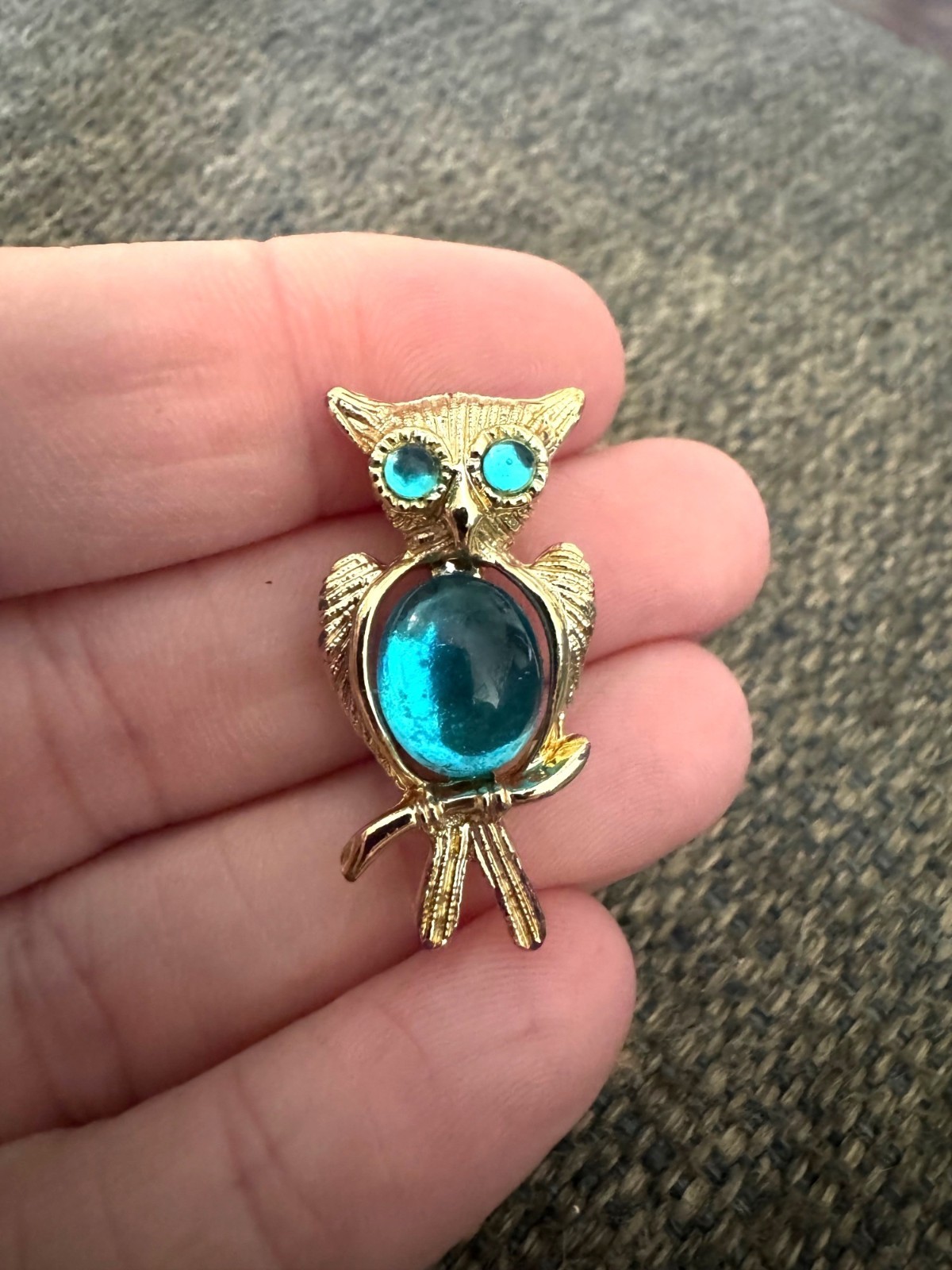 Vintage Gold-Tone Owl Brooch Blue Rhinestone Glass Retro Costume Jewelry Pin
