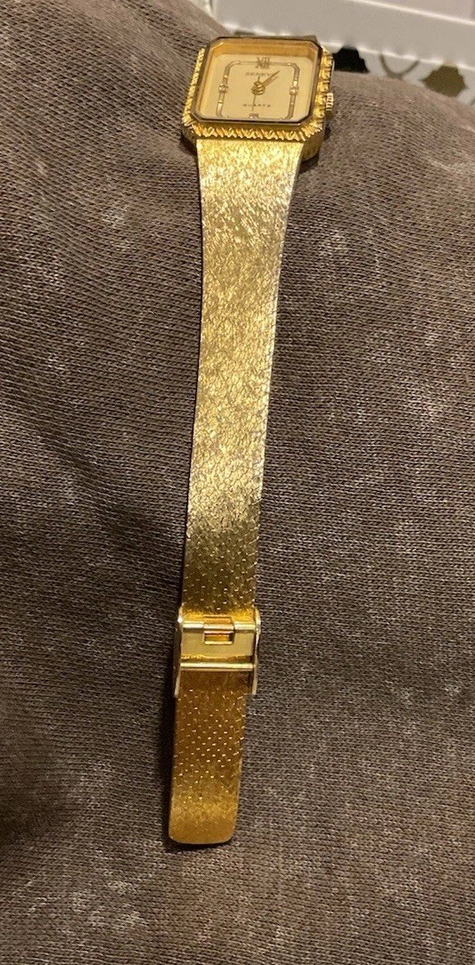 Vintage Geneva Quartz Wristwatch Gold Tone Case And Band