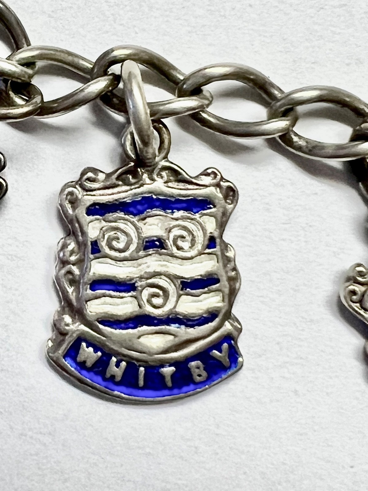 Vintage sterling charm bracelet w/ 14 silver & enameled charms – United Kingdom