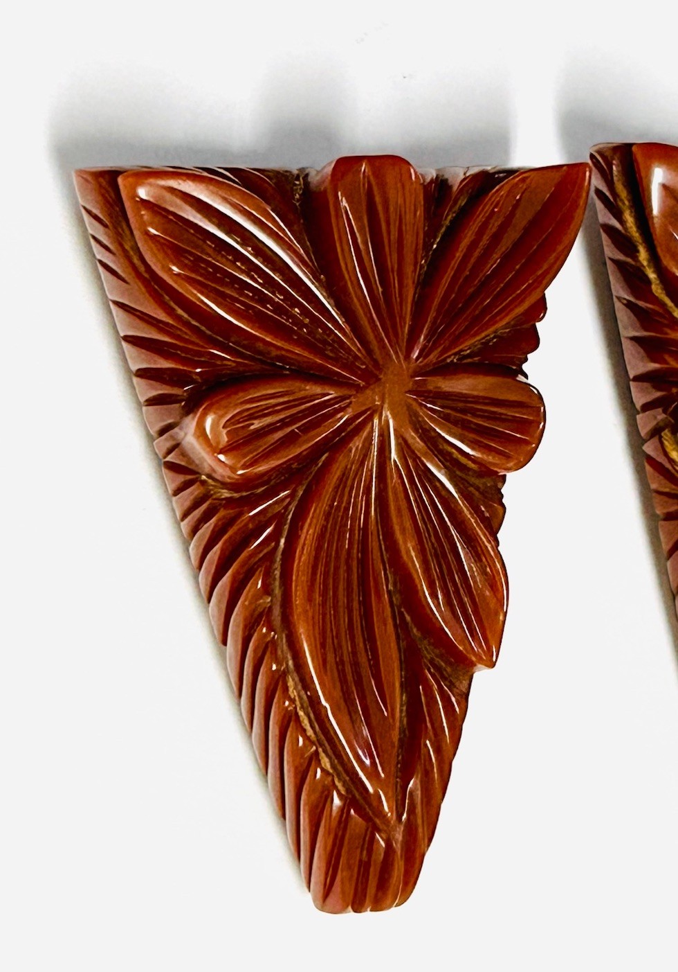 Vintage Pair Of Art Deco Carved Flower Brown Bakelite Dress Clip Tested Estate