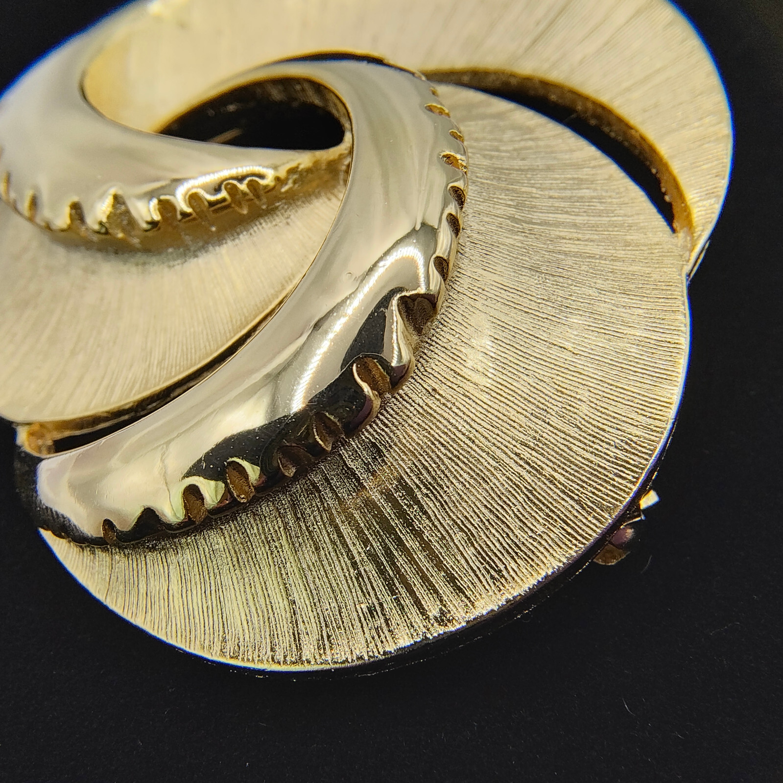 VTG Tona Gold Tone Brooch Pin Swirl Drip Multiple Textures Modernist Signed