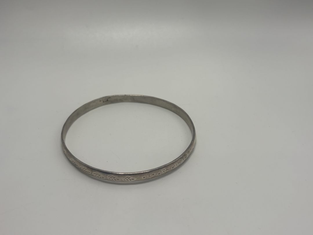 Vintage Vintage 1970s/1980s Silver-Tone Leafs & Hieroglyphic Stamped Bangle Brac