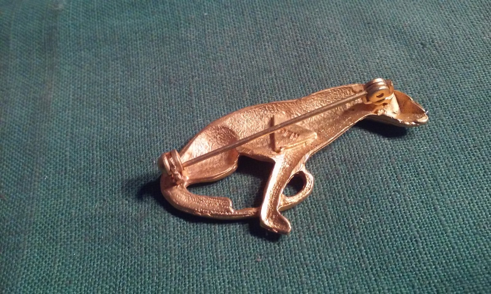 LEOPARD Figural Small 2″ Gold-Tone Brooch Pin w/ Maker’s Mark “EH” Unknown Name