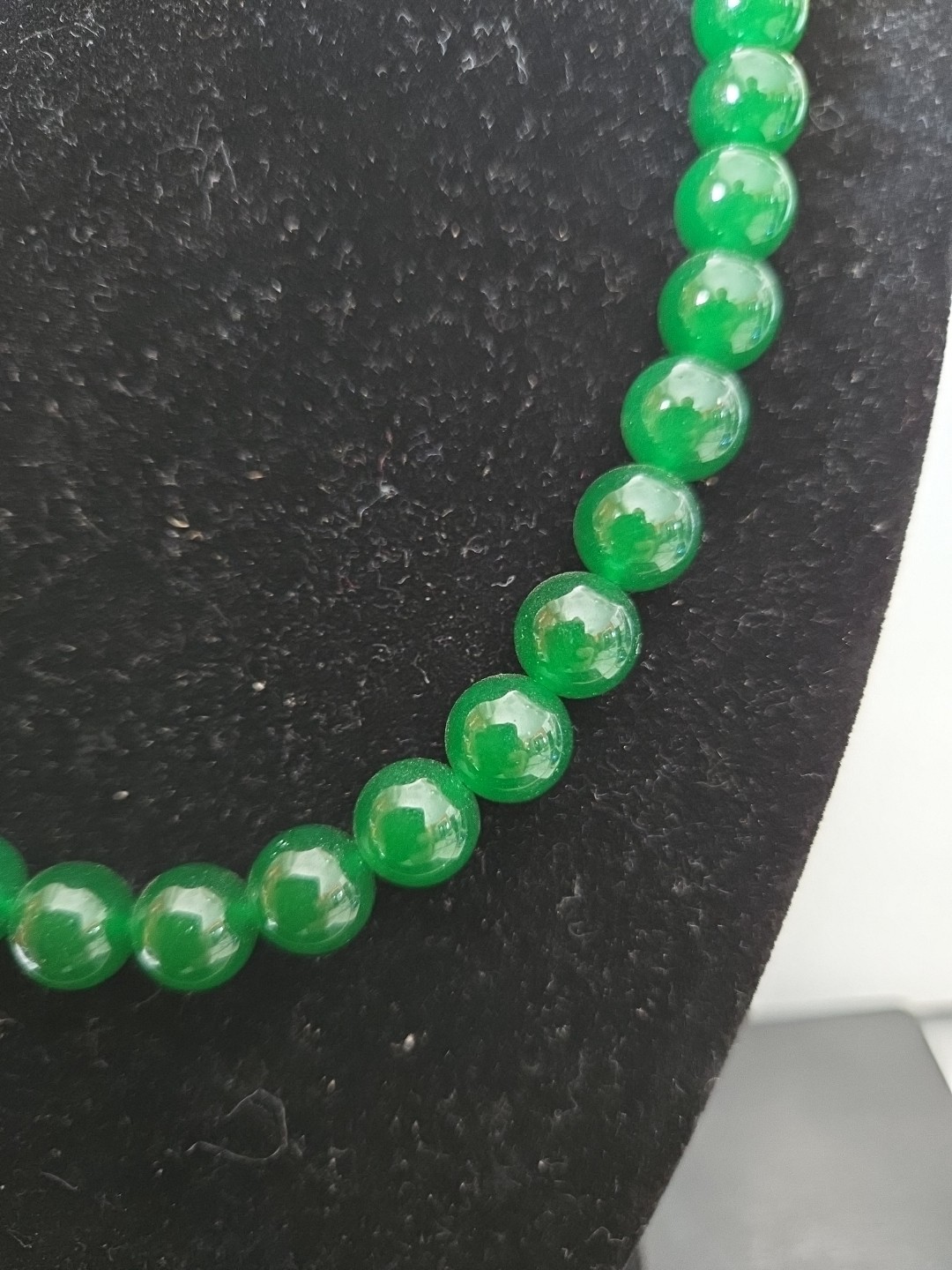 Jade Hand Strung Beaded Round 18″ Necklace Imperial Green Nephrite Claw Clasp