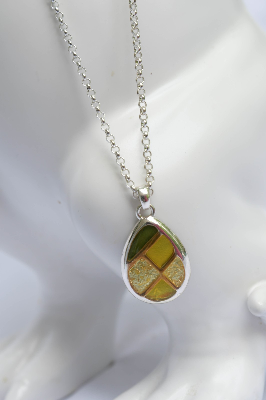 Set of 2 Vintage 90’s earth toned green, brown, gold pendant necklaces