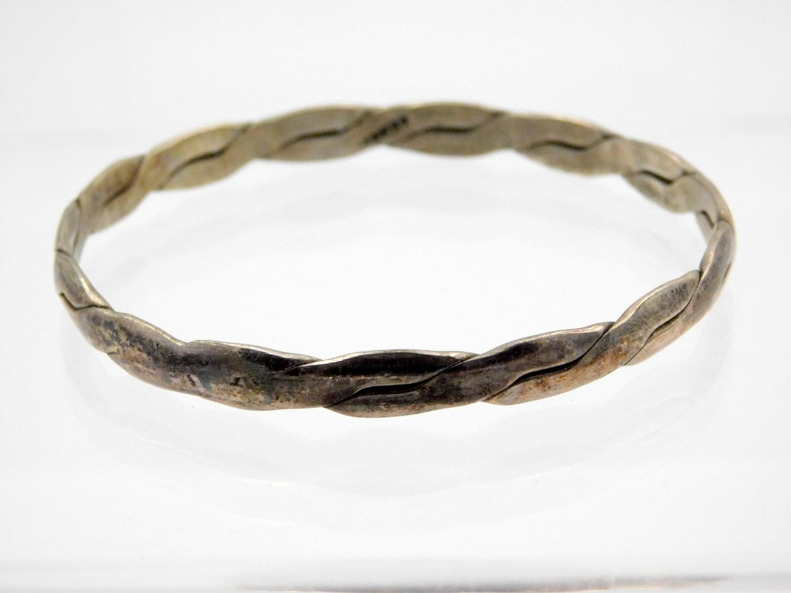 Vintage Mexico Silvertone Alloy Metal Braid Bangle Bracelet 8 1/8 Inches 16.4G