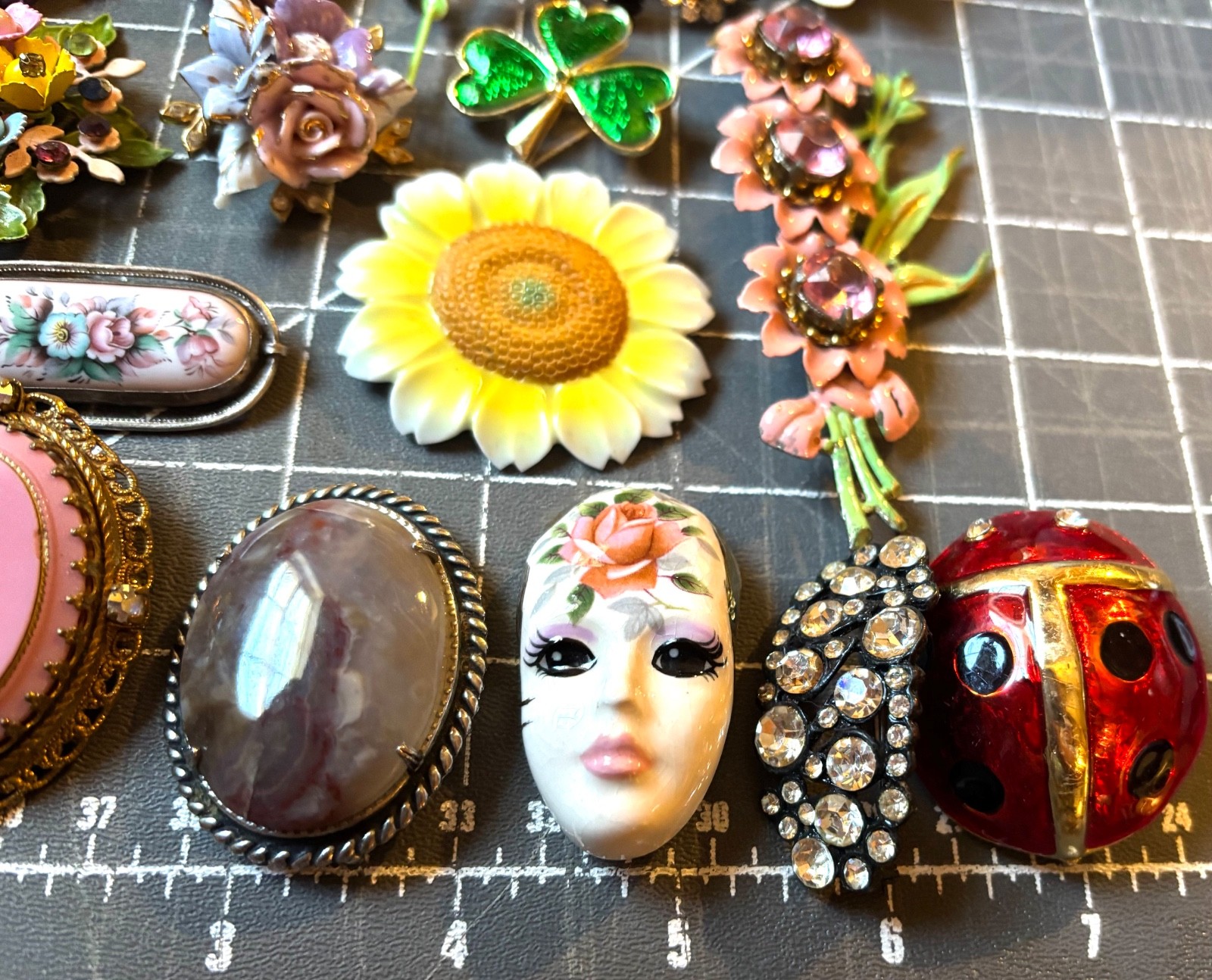 Vintage to Mod flower brooch LOT~17 Pieces~Huge Lady Bug~Porcelain~Spring💐