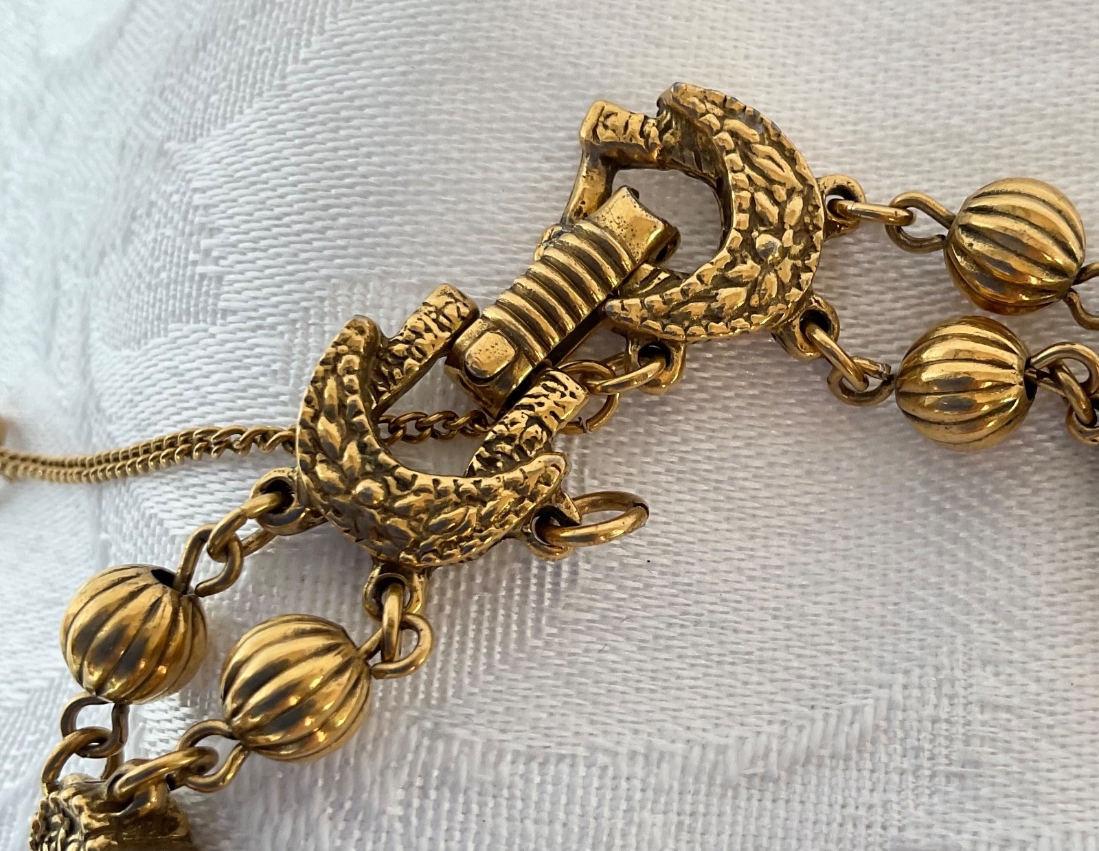 Lot of 6 vintage costume jewelry pieces in red/gold tone shades